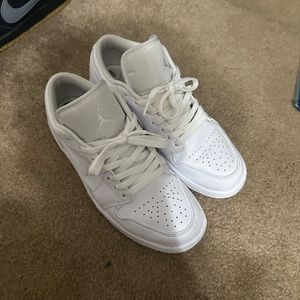 Jordan 1 lows triple white, size 9mens